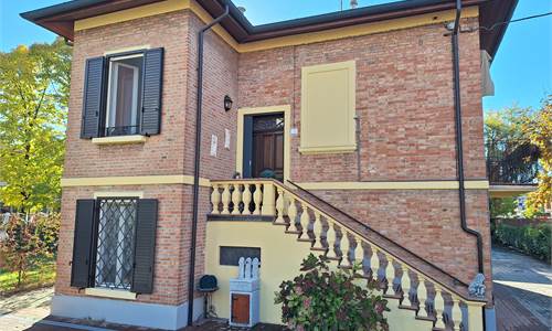 VILLA INDIPENDENTE STILE LIBERTY CON DUE UNITA'
