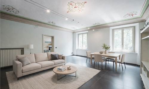 ELEGANTE APPARTAMENTO CON DUE CAMERE, DUE BAGNI E GARAGE 