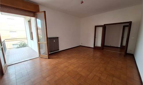 APPARTAMENTO TRE CAMERE, DUE BAGNI, TERRAZZINO E GARAGE